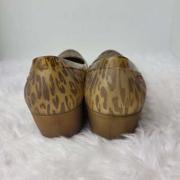 Crocs  Carlisa Womens Mini Wedge Shoes Size 8 Slip On Closed Toe Leopard Print - Picture 4 of 11